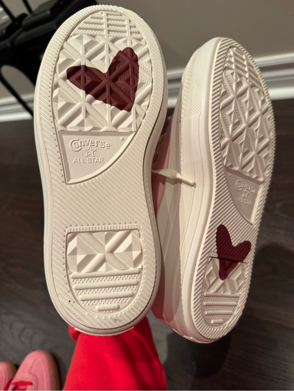 Converse NEW Women’s Valentines Day Sneakers - Picture 10 of 11